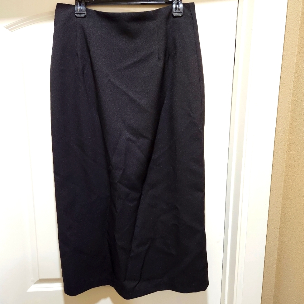 Briggs Black Skirt